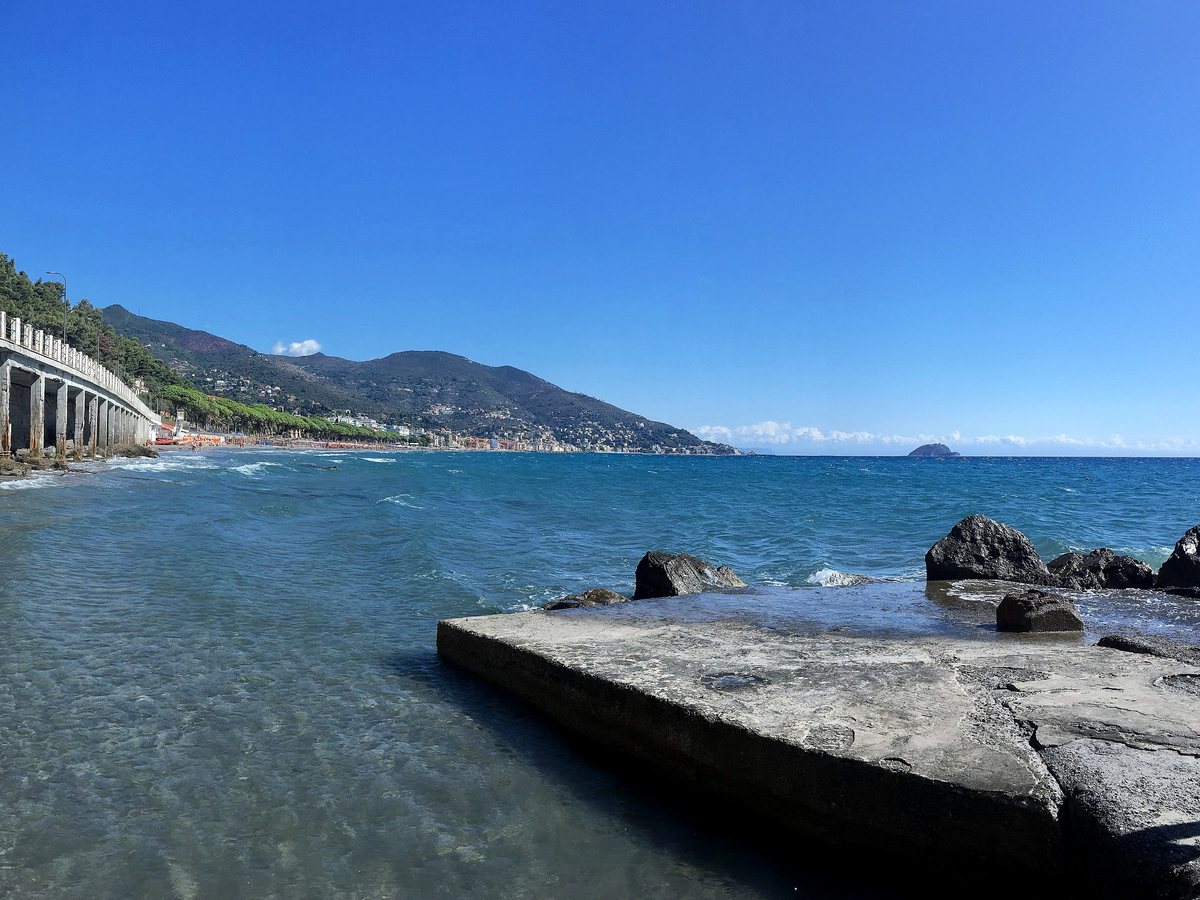 La costa tra Alassio e l'isola Gallinara